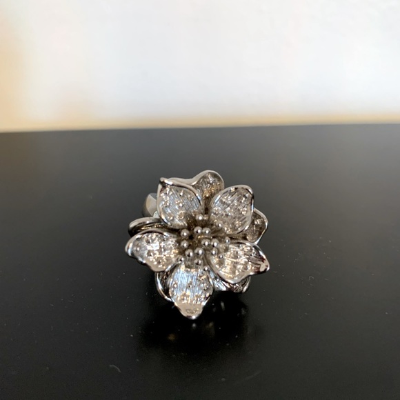 Flower Ring - Picture 2 of 6